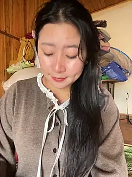 Snapshot of violet-00 chatting on 10/29/25, 02:47 violet-00 online show from 10/29/25, 02:47