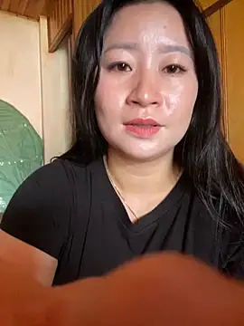 Snapshot of violet-00 chatting on 10/31/25, 04:02 violet-00 online show from 10/31/25, 04:02