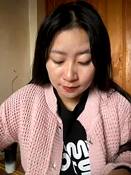 Snapshot of violet-00 chatting on 11/03/25, 12:35 violet-00 online show from 11/03/25, 12:35