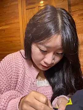 Snapshot of violet-00 chatting on 11/13/25, 12:53 violet-00 online show from 11/13/25, 12:53