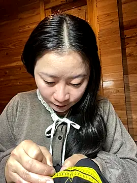 Snapshot of violet-00 chatting on 12/17/25, 01:11 violet-00 online show from 12/17/25, 01:11