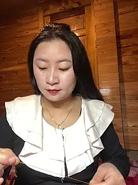 Snapshot of violet-00 chatting on 12/23/25, 01:03 violet-00 online show from 12/23/25, 01:03