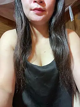 Snapshot of violet-00 chatting on 05/15/26, 11:23 violet-00 online show from 05/15/26, 11:23