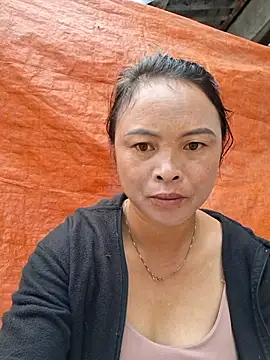 Snapshot of xuxulovezz chatting on 09/24/25, 12:14 xuxulovezz online show from 09/24/25, 12:14