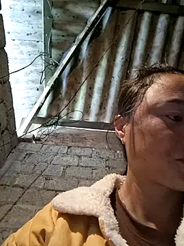 Snapshot of xuxulovezz chatting on 10/01/25, 12:38 xuxulovezz online show from 10/01/25, 12:38