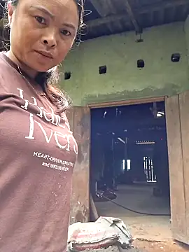 Snapshot of xuxulovezz chatting on 10/02/25, 01:45 xuxulovezz online show from 10/02/25, 01:45