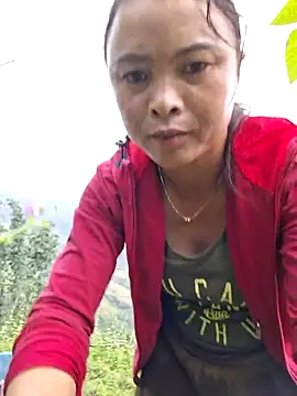 Snapshot of xuxulovezz chatting on 10/03/25, 12:51 xuxulovezz online show from 10/03/25, 12:51