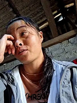 Snapshot of xuxulovezz chatting on 10/04/25, 03:04 xuxulovezz online show from 10/04/25, 03:04