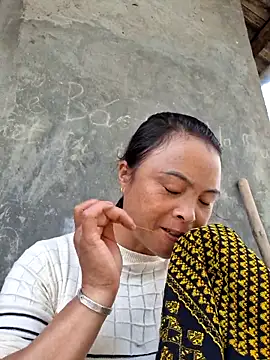 Snapshot of xuxulovezz chatting on 10/13/25, 02:55 xuxulovezz online show from 10/13/25, 02:55