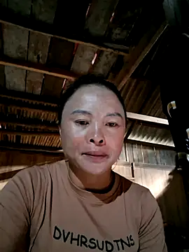 Snapshot of xuxulovezz chatting on 10/15/25, 12:22 xuxulovezz online show from 10/15/25, 12:22