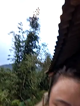 Snapshot of xuxulovezz chatting on 10/18/25, 11:27 xuxulovezz online show from 10/18/25, 11:27