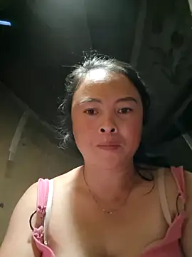 Snapshot of xuxulovezz chatting on 10/23/25, 12:59 xuxulovezz online show from 10/23/25, 12:59