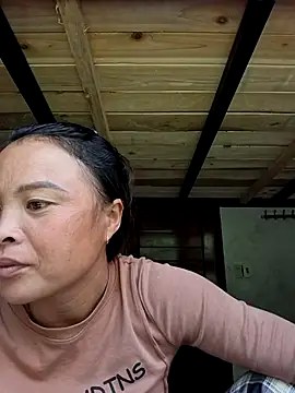 Snapshot of xuxulovezz chatting on 10/28/25, 04:49 xuxulovezz online show from 10/28/25, 04:49