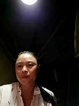 Snapshot of xuxulovezz chatting on 11/02/25, 01:57 xuxulovezz online show from 11/02/25, 01:57