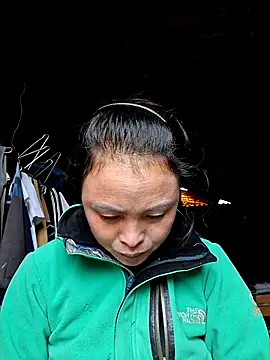 Snapshot of xuxulovezz chatting on 11/04/25, 12:32 xuxulovezz online show from 11/04/25, 12:32