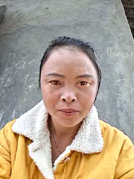 Snapshot of xuxulovezz chatting on 11/07/25, 12:54 xuxulovezz online show from 11/07/25, 12:54