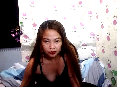 Snapshot of SweetRosie2025 chatting on 10/18/25, 05:43 SweetRosie2025 online show from 10/18/25, 05:43