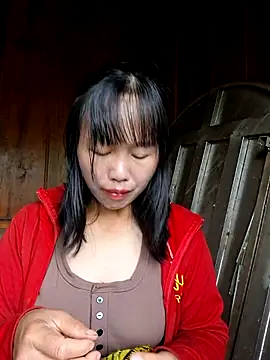 Snapshot of helenzz chatting on 09/23/25, 12:46 helenzz online show from 09/23/25, 12:46