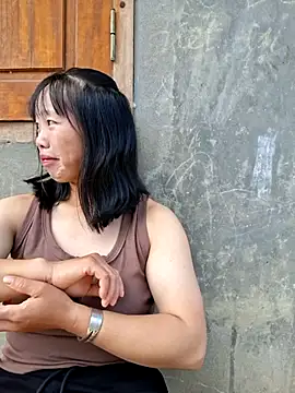 Snapshot of helenzz chatting on 09/24/25, 01:42 helenzz online show from 09/24/25, 01:42