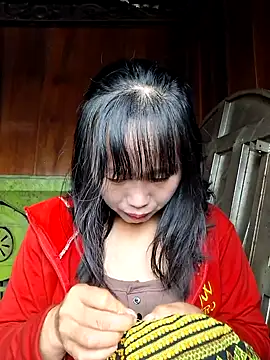 Snapshot of helenzz chatting on 09/27/25, 12:48 helenzz online show from 09/27/25, 12:48