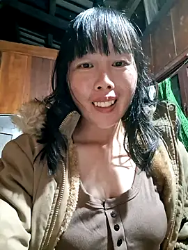 Snapshot of helenzz chatting on 09/29/25, 12:32 helenzz online show from 09/29/25, 12:32