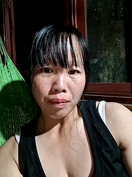 Snapshot of helenzz chatting on 10/10/25, 12:59 helenzz online show from 10/10/25, 12:59