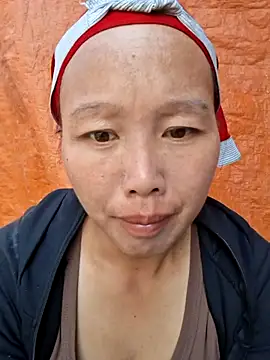 Snapshot of helenzz chatting on 10/12/25, 08:24 helenzz online show from 10/12/25, 08:24