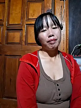 Snapshot of helenzz chatting on 10/15/25, 12:16 helenzz online show from 10/15/25, 12:16