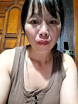 Snapshot of helenzz chatting on 10/18/25, 12:39 helenzz online show from 10/18/25, 12:39