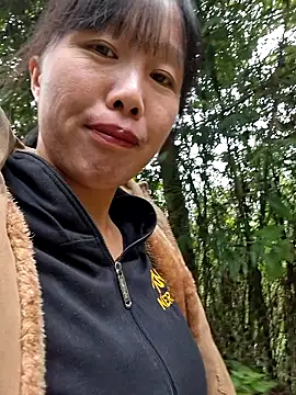 Snapshot of helenzz chatting on 10/24/25, 06:54 helenzz online show from 10/24/25, 06:54