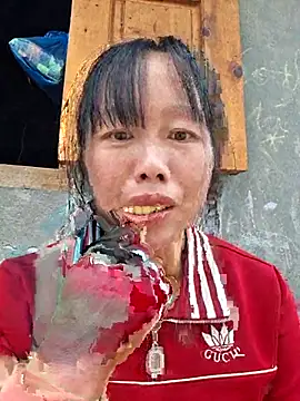 Snapshot of helenzz chatting on 10/27/25, 06:17 helenzz online show from 10/27/25, 06:17