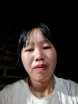 Snapshot of helenzz chatting on 10/31/25, 09:49 helenzz online show from 10/31/25, 09:49