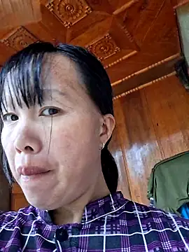 Snapshot of helenzz chatting on 11/04/25, 12:43 helenzz online show from 11/04/25, 12:43