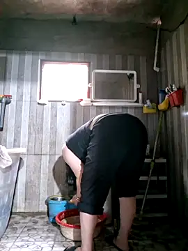 Snapshot of helenzz chatting on 11/06/25, 12:22 helenzz online show from 11/06/25, 12:22