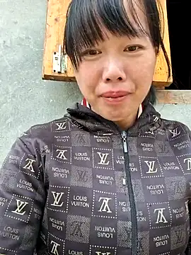 Snapshot of helenzz chatting on 11/07/25, 01:27 helenzz online show from 11/07/25, 01:27