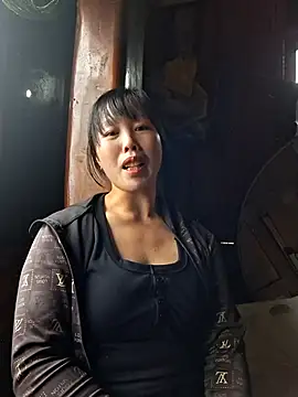 Snapshot of helenzz chatting on 11/08/25, 01:39 helenzz online show from 11/08/25, 01:39