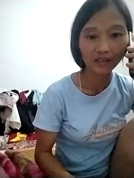 Snapshot of abigail-00 chatting on 10/11/25, 11:53 abigail-00 online show from 10/11/25, 11:53