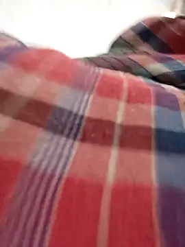 Snapshot of reya743 chatting on 10/17/25, 02:15 reya743 online show from 10/17/25, 02:15