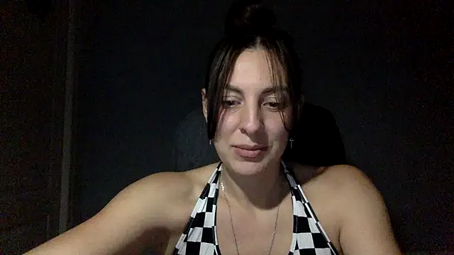 Snapshot of Myronell chatting on 10/16/25, 04:52 Myronell online show from 10/16/25, 04:52