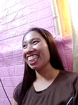 Snapshot of ruby-00 chatting on 10/19/25, 04:35 ruby-00 online show from 10/19/25, 04:35