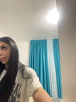 Snapshot of AylinHazellx chatting on 10/29/25, 08:10 AylinHazellx online show from 10/29/25, 08:10