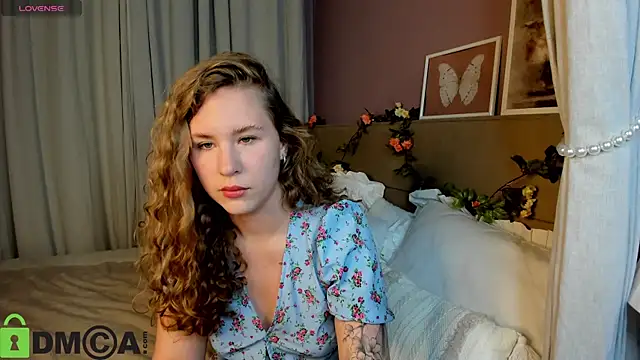 Snapshot of Elsie_Cutties chatting on 09/26/25, 12:03 Elsie Cutties online show from 09/26/25, 12:03