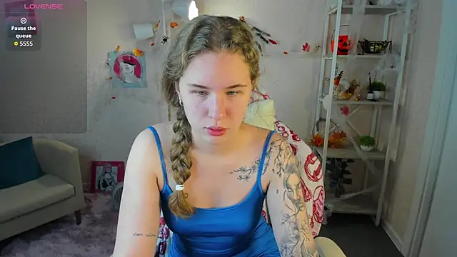 Snapshot of Elsie_Cutties chatting on 10/25/25, 10:37 Elsie Cutties online show from 10/25/25, 10:37