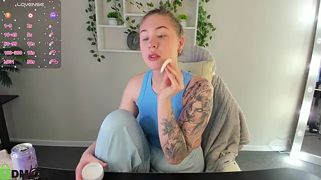 Snapshot of Elsie_Cutties chatting on 11/03/25, 01:08 Elsie Cutties online show from 11/03/25, 01:08