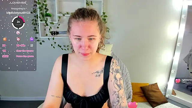 Snapshot of Elsie_Cutties chatting on 11/15/25, 12:30 Elsie Cutties online show from 11/15/25, 12:30