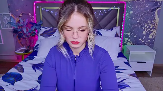 Snapshot of KellyHayden chatting on 10/03/25, 10:23 KellyHayden online show from 10/03/25, 10:23