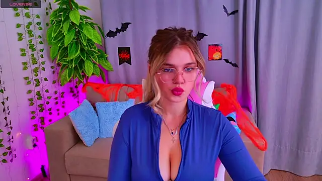 Snapshot of KellyHayden chatting on 10/25/25, 03:40 KellyHayden online show from 10/25/25, 03:40