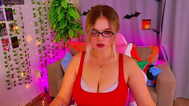 Snapshot of KellyHayden chatting on 10/26/25, 03:29 KellyHayden online show from 10/26/25, 03:29