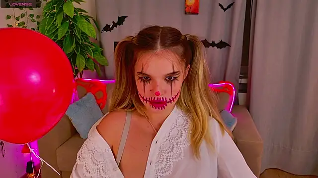 Snapshot of KellyHayden chatting on 10/31/25, 05:36 KellyHayden online show from 10/31/25, 05:36