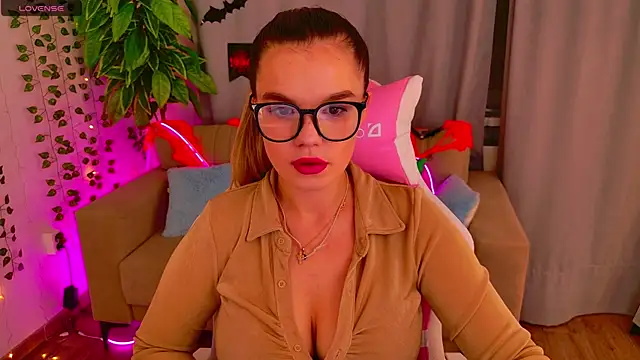 Snapshot of KellyHayden chatting on 11/01/25, 03:25 KellyHayden online show from 11/01/25, 03:25